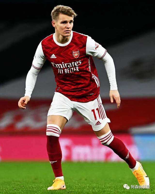 争议判罚点燃全场，两队差点动手