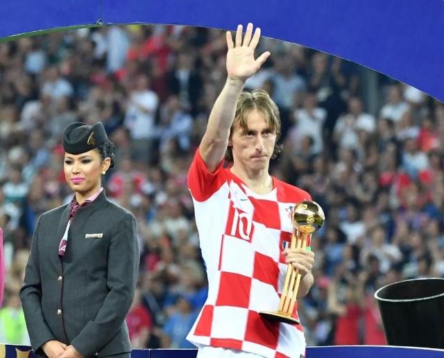 萨福诺夫成本世纪以来，首位在点球大战4次扑点的大巴黎门将（萨福诺夫创纪录，成巴黎本世纪首位在点球大战扑出4点球的门将）