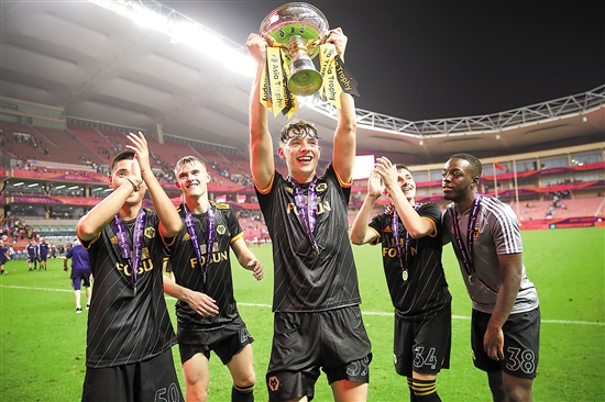 记者：米利唐腘绳肌位置受伤，将于明日接受详细检查