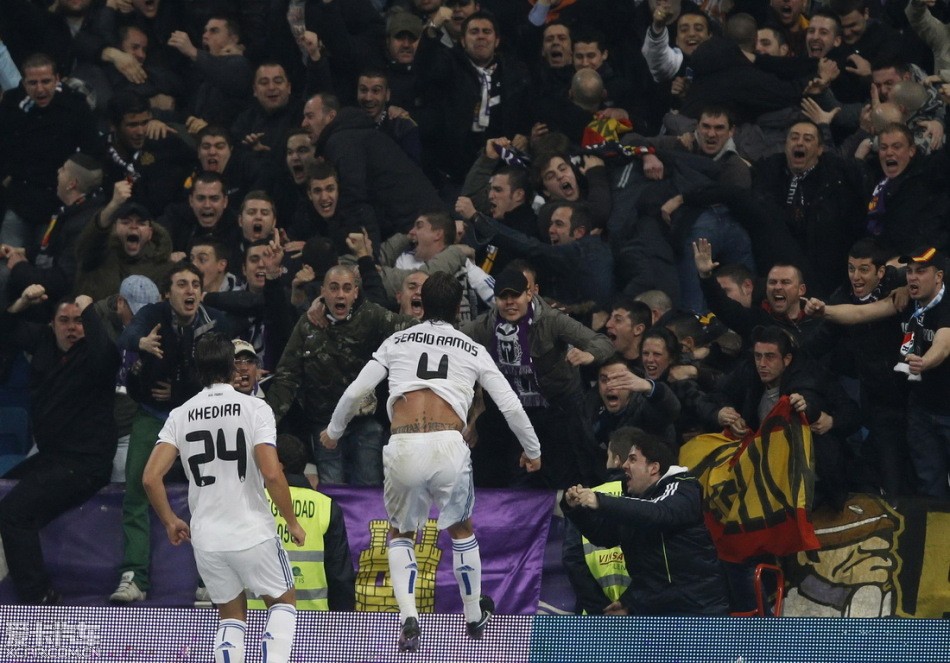 双引擎发力4-1大胜狼队，曼联升至第6：阿莫林终于是露出笑容