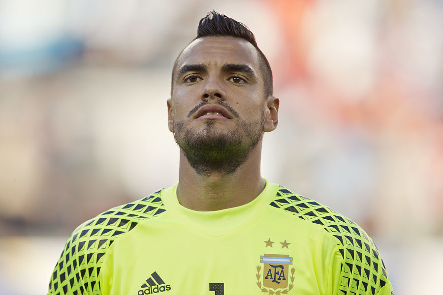 或伤缺3个月！本菲卡官方：比利时国脚卢克巴吉奥左脚踝骨折（本菲卡官宣：比利时国脚卢克巴吉奥左脚踝骨折，或将缺阵3个月）