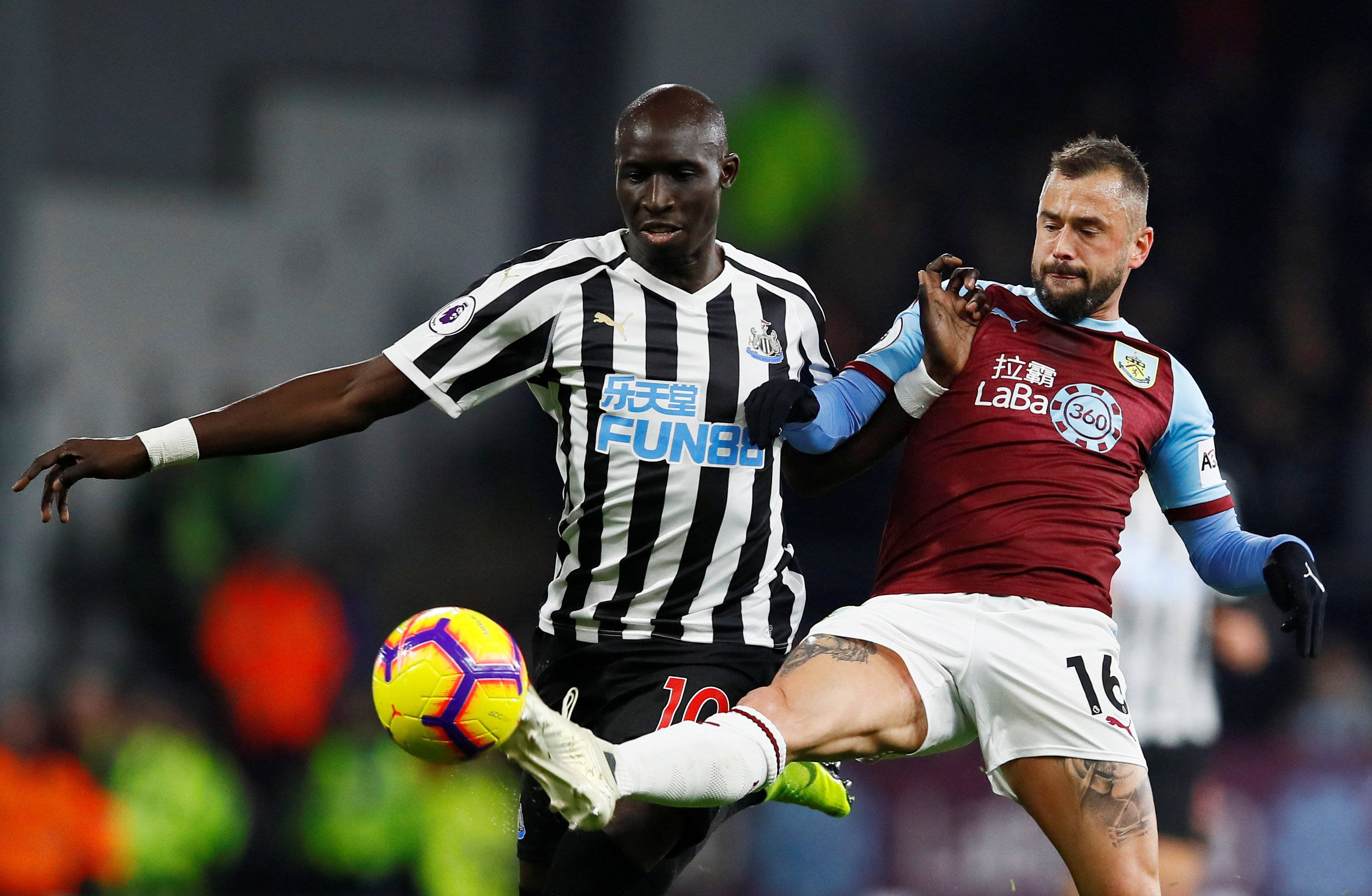 半场战报：汉堡0-1云达不莱梅，斯特奇破门