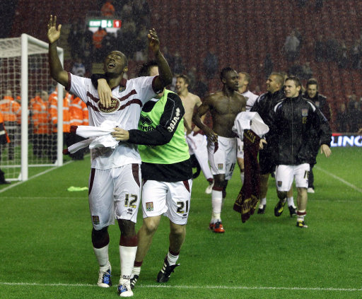 每体：拉菲尼亚是巴萨非卖品，个人目标赢得欧冠和2026年世界杯（每体：巴萨不卖拉菲尼亚，他剑指欧冠与2026年世界杯冠军）