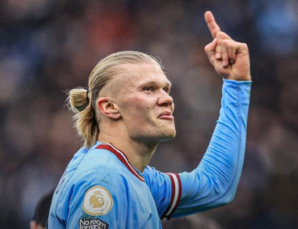 德乙半场：佐马单刀不射、阿杰伊造险，沙尔克暂0-0纽伦堡（德乙半场战报：佐马失单刀、阿杰伊造险，沙尔克暂与纽伦堡0-0僵持）