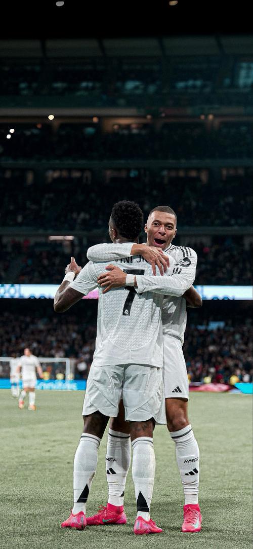 里弗斯：我们的区域联防和盯人防守都能更好，还要简化内线轮转